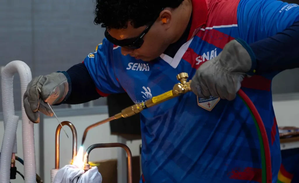 Senai bate recorde e 86,7% dos formados conseguem emprego mas há um filtro que barra muita gente