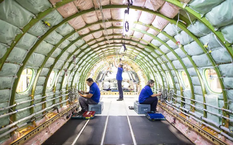 Embraer abre 160 vagas para curso gratuito de produção aeronáutica em São José dos Campos