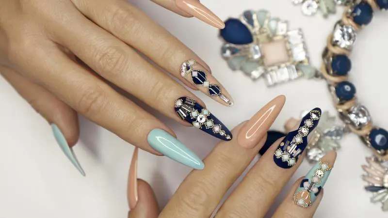 Curso de Manicure e Pedicure do Senac forma 20 alunas no Residencial Miracema em 15 dias