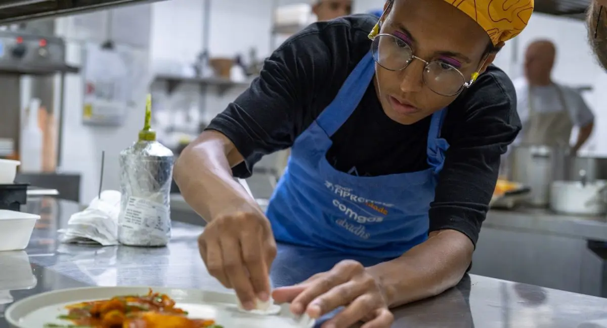 Curso de gastronomia com aula prática na cozinha