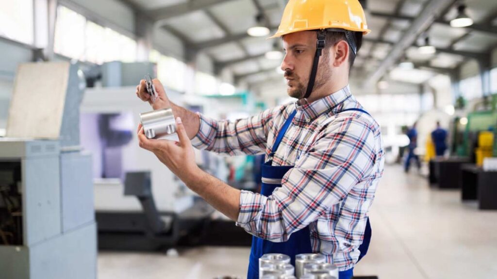 Inspeção de qualidade em ambiente industrial — curso técnico do Senac